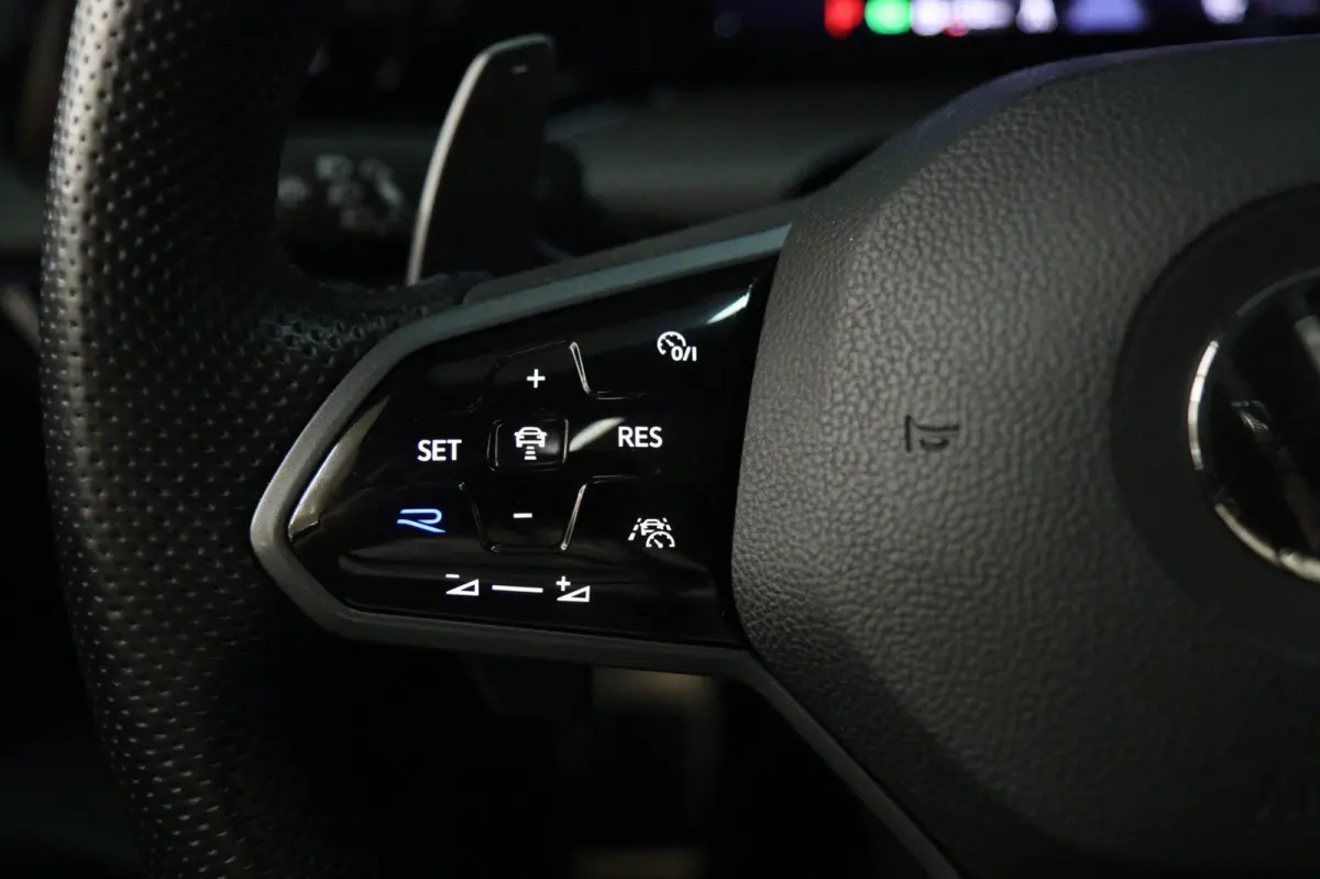 2.0 TSI R 4Motion /PERFORMANCE/AKRAP/PANO/HUD/IQ/H-K/VOL