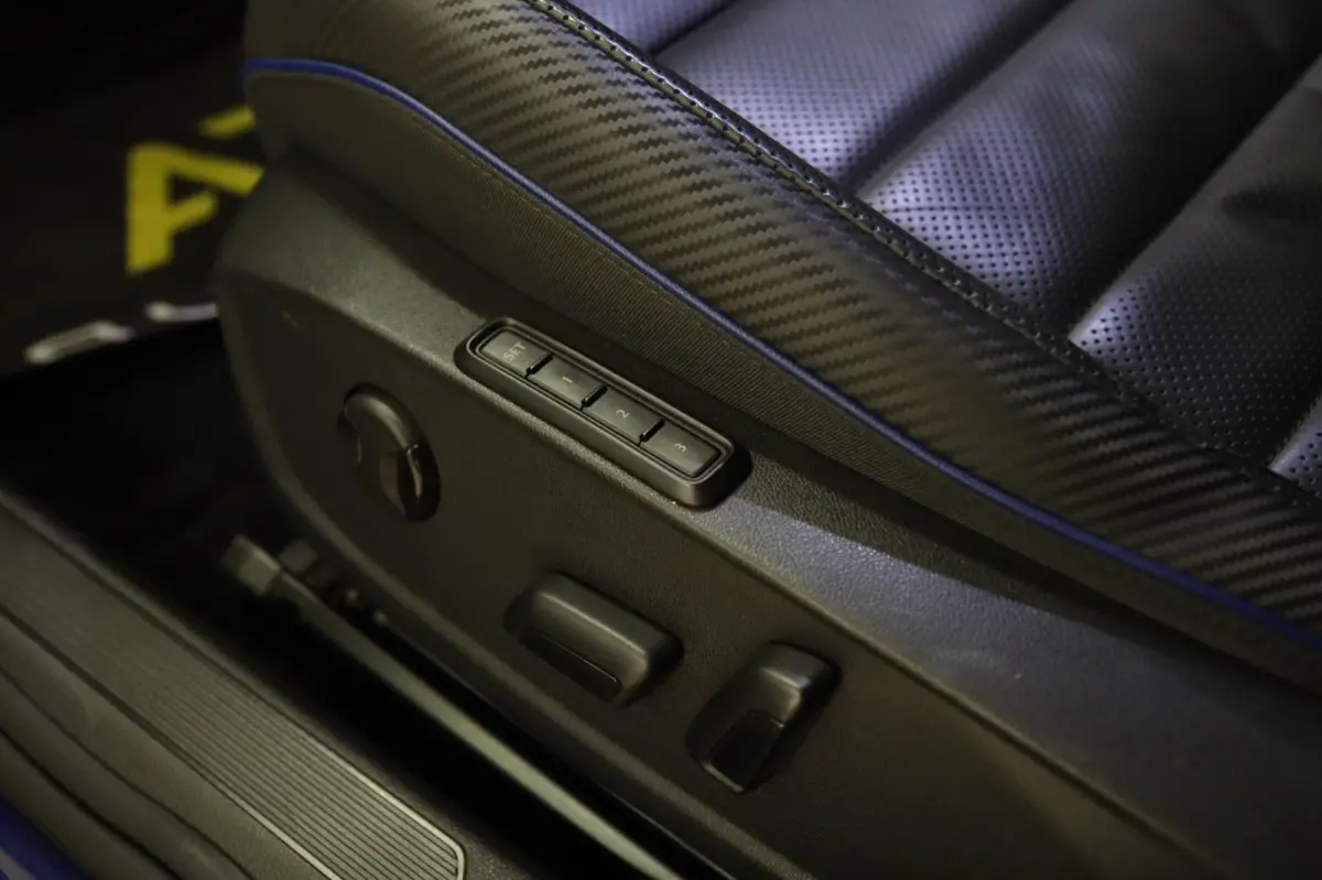 2.0 TSI R 4Motion /PERFORMANCE/AKRAP/PANO/HUD/IQ/H-K/VOL