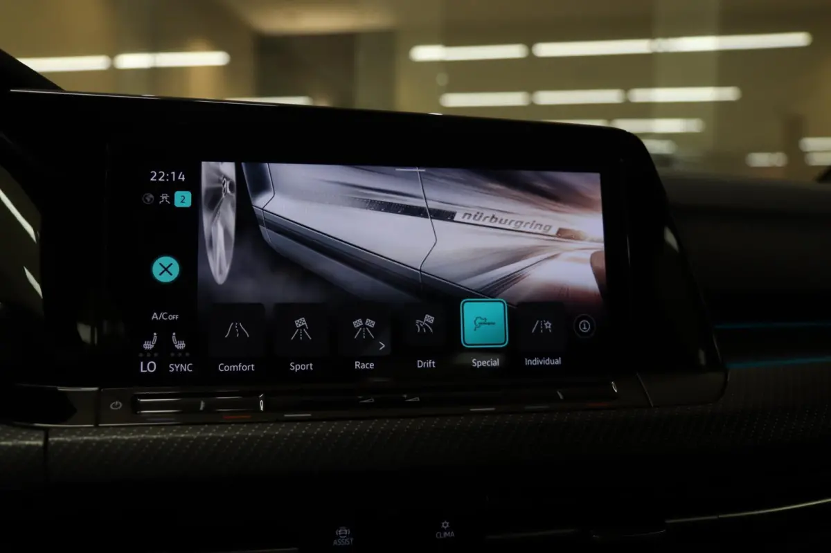 2.0 TSI R 4Motion /PERFORMANCE/AKRAP/PANO/HUD/IQ/H-K/VOL