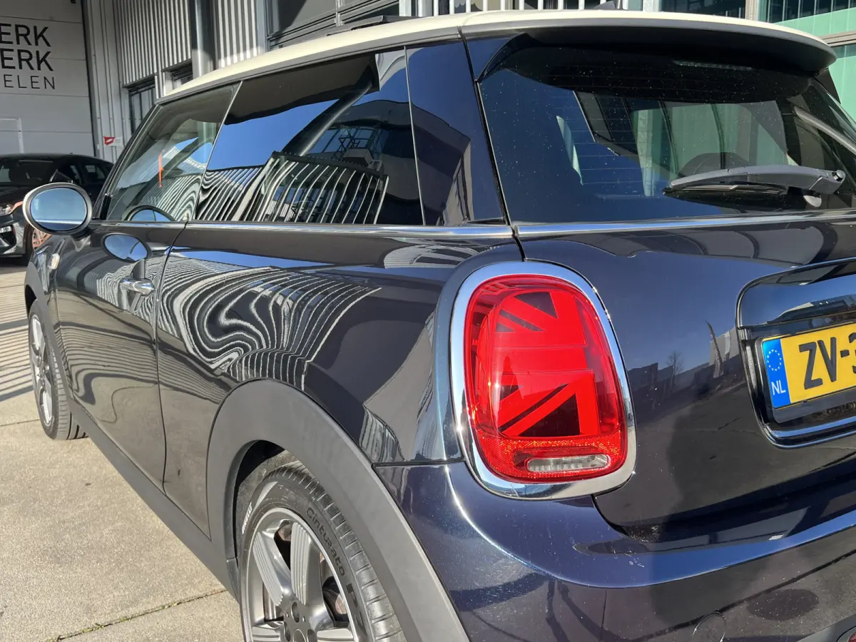 Mini 1.5 60 Years Edition VOL! | AUTOMAAT | HEAD-UP DISPLAY | LEDER | SCHUIF/KANTELDAK | CARPLAY/ANDROID | HARMAN/KARDON | NAVI | ADAPTIVE CRUISE CONTROL | PDC V+A | CLIMATE CONTROL | LMV 17