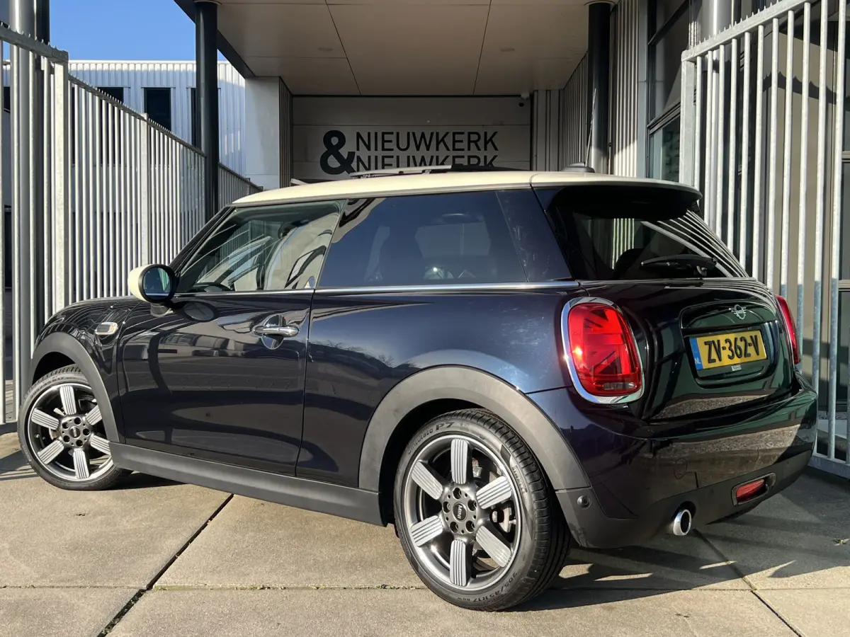 Mini 1.5 60 Years Edition VOL! | AUTOMAAT | HEAD-UP DISPLAY | LEDER | SCHUIF/KANTELDAK | CARPLAY/ANDROID | HARMAN/KARDON | NAVI | ADAPTIVE CRUISE CONTROL | PDC V+A | CLIMATE CONTROL | LMV 17