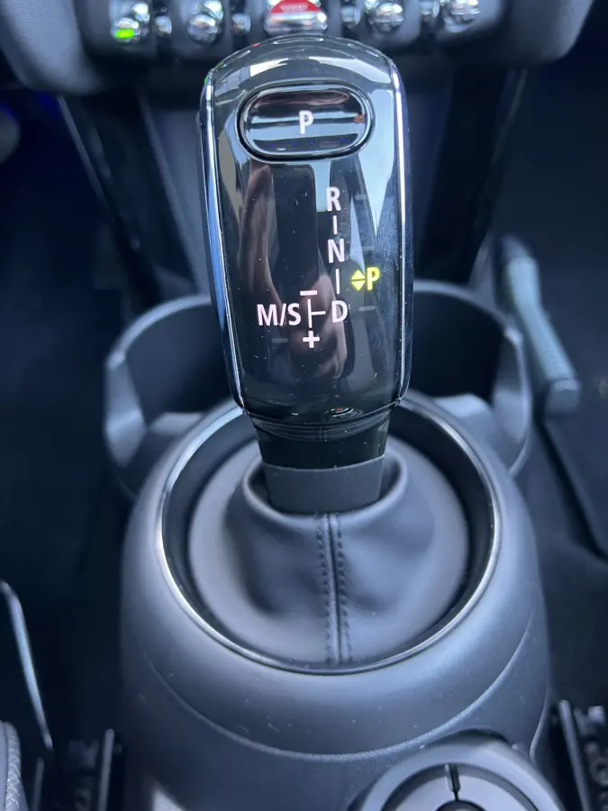 Mini 1.5 60 Years Edition VOL! | AUTOMAAT | HEAD-UP DISPLAY | LEDER | SCHUIF/KANTELDAK | CARPLAY/ANDROID | HARMAN/KARDON | NAVI | ADAPTIVE CRUISE CONTROL | PDC V+A | CLIMATE CONTROL | LMV 17