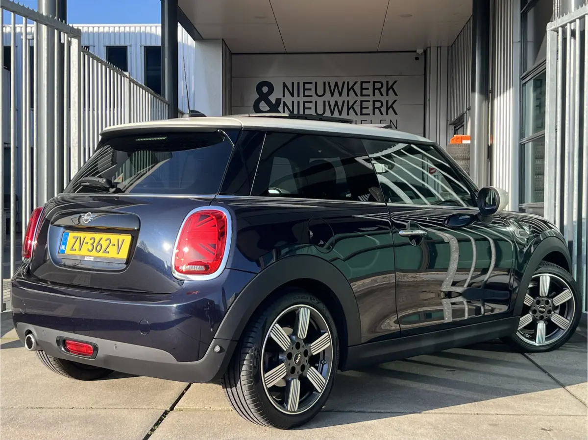 Mini 1.5 60 Years Edition VOL! | AUTOMAAT | HEAD-UP DISPLAY | LEDER | SCHUIF/KANTELDAK | CARPLAY/ANDROID | HARMAN/KARDON | NAVI | ADAPTIVE CRUISE CONTROL | PDC V+A | CLIMATE CONTROL | LMV 17