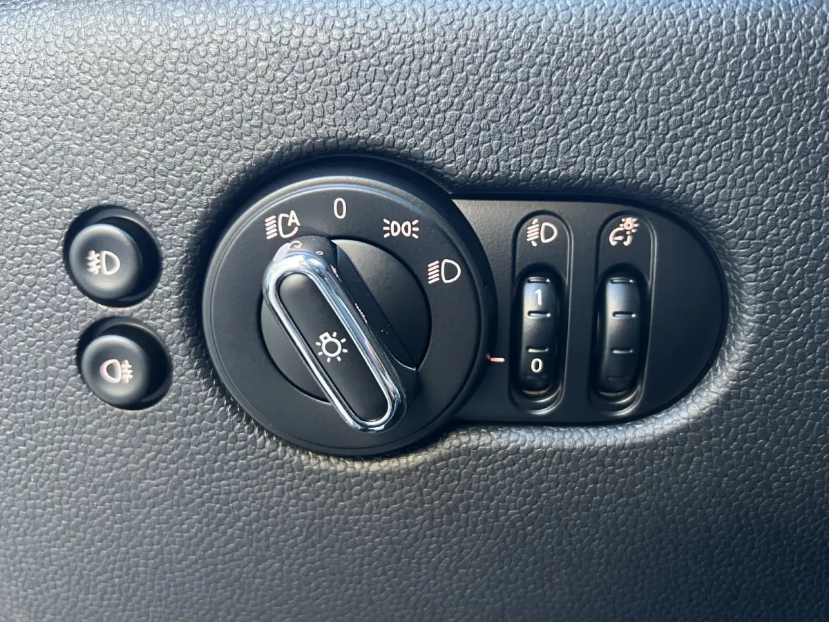 Mini 1.5 60 Years Edition VOL! | AUTOMAAT | HEAD-UP DISPLAY | LEDER | SCHUIF/KANTELDAK | CARPLAY/ANDROID | HARMAN/KARDON | NAVI | ADAPTIVE CRUISE CONTROL | PDC V+A | CLIMATE CONTROL | LMV 17