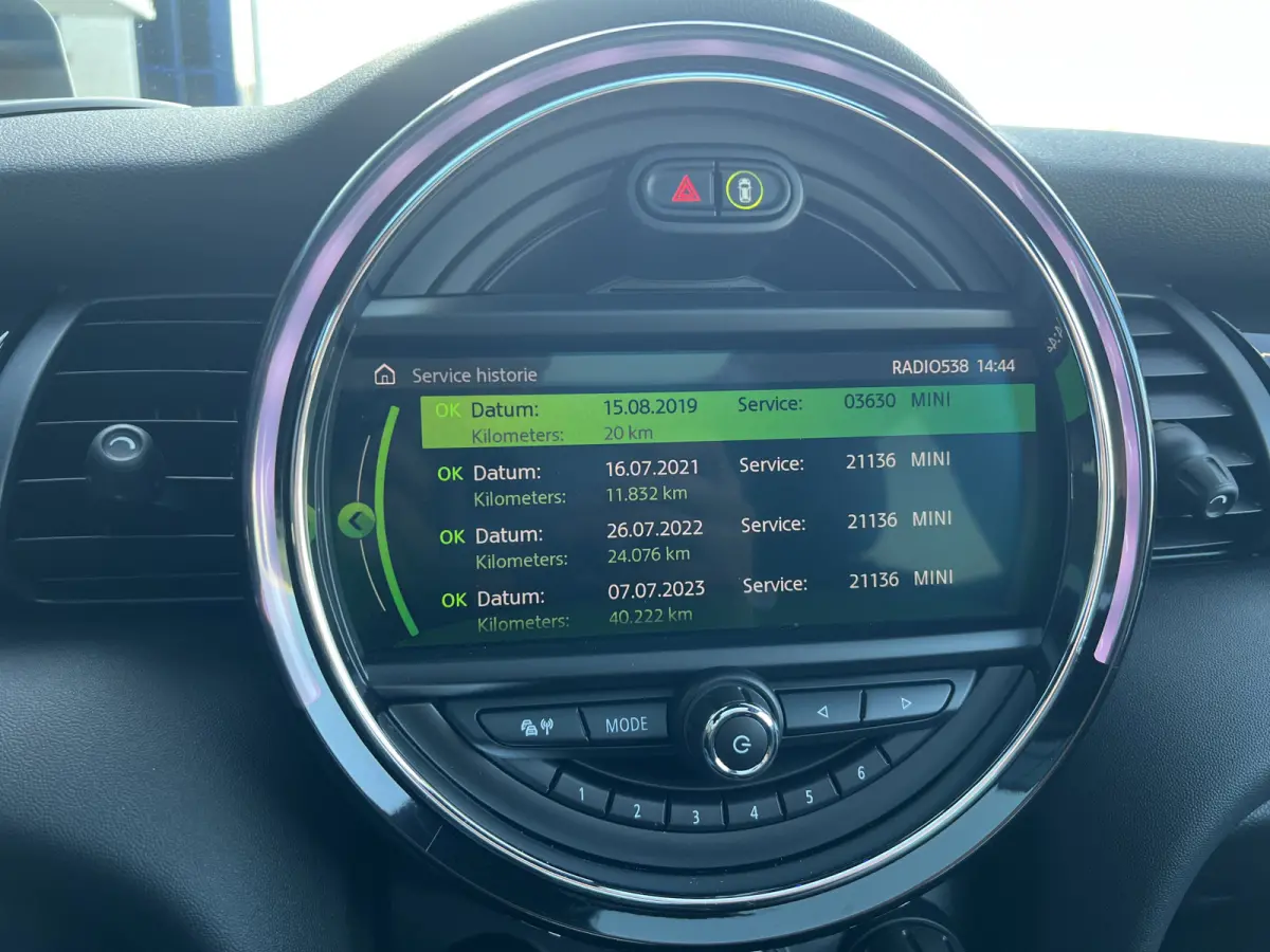 Mini 1.5 60 Years Edition VOL! | AUTOMAAT | HEAD-UP DISPLAY | LEDER | SCHUIF/KANTELDAK | CARPLAY/ANDROID | HARMAN/KARDON | NAVI | ADAPTIVE CRUISE CONTROL | PDC V+A | CLIMATE CONTROL | LMV 17