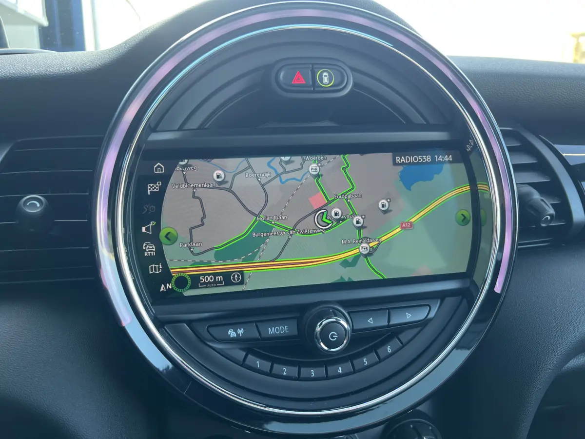 Mini 1.5 60 Years Edition VOL! | AUTOMAAT | HEAD-UP DISPLAY | LEDER | SCHUIF/KANTELDAK | CARPLAY/ANDROID | HARMAN/KARDON | NAVI | ADAPTIVE CRUISE CONTROL | PDC V+A | CLIMATE CONTROL | LMV 17