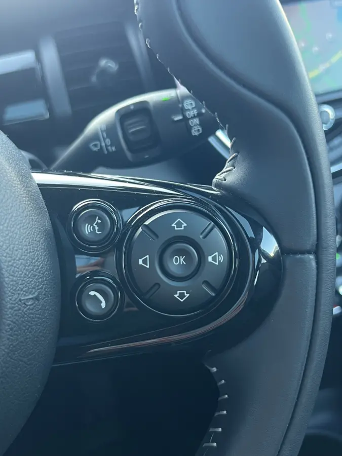 Mini 1.5 60 Years Edition VOL! | AUTOMAAT | HEAD-UP DISPLAY | LEDER | SCHUIF/KANTELDAK | CARPLAY/ANDROID | HARMAN/KARDON | NAVI | ADAPTIVE CRUISE CONTROL | PDC V+A | CLIMATE CONTROL | LMV 17