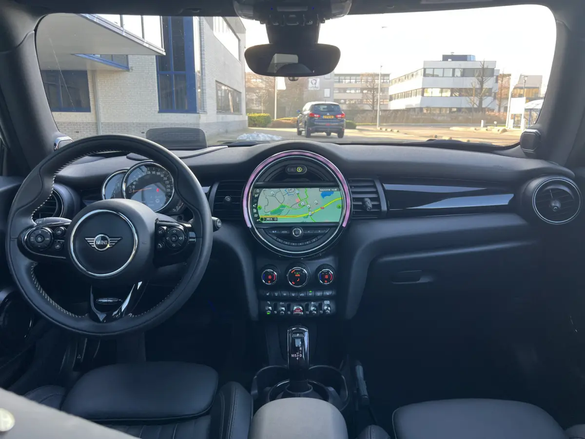 Mini 1.5 60 Years Edition VOL! | AUTOMAAT | HEAD-UP DISPLAY | LEDER | SCHUIF/KANTELDAK | CARPLAY/ANDROID | HARMAN/KARDON | NAVI | ADAPTIVE CRUISE CONTROL | PDC V+A | CLIMATE CONTROL | LMV 17