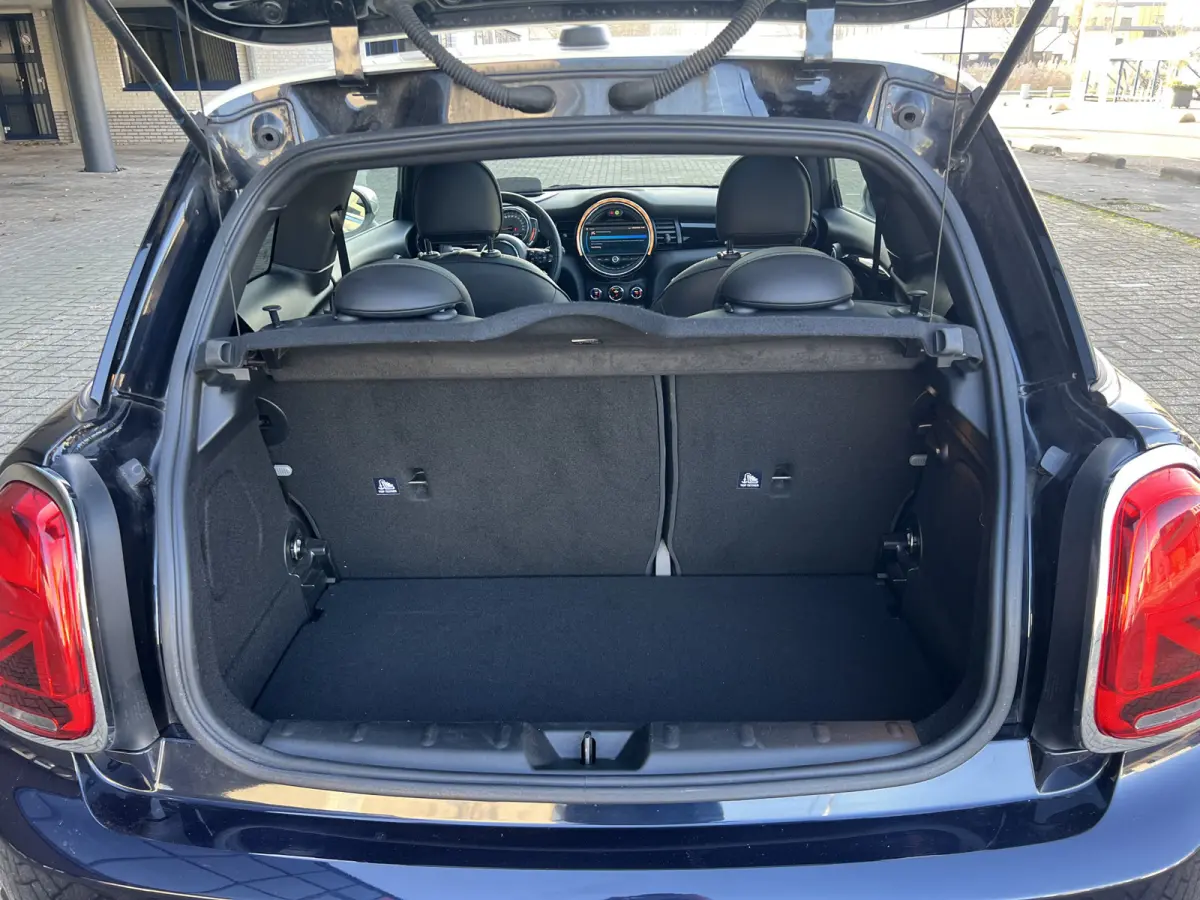 Mini 1.5 60 Years Edition VOL! | AUTOMAAT | HEAD-UP DISPLAY | LEDER | SCHUIF/KANTELDAK | CARPLAY/ANDROID | HARMAN/KARDON | NAVI | ADAPTIVE CRUISE CONTROL | PDC V+A | CLIMATE CONTROL | LMV 17