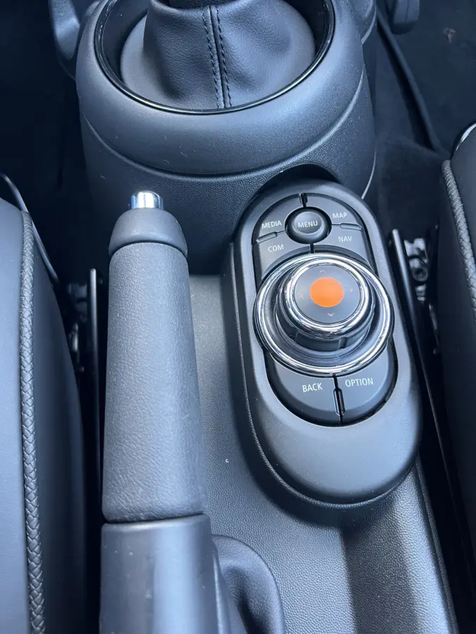 Mini 1.5 60 Years Edition VOL! | AUTOMAAT | HEAD-UP DISPLAY | LEDER | SCHUIF/KANTELDAK | CARPLAY/ANDROID | HARMAN/KARDON | NAVI | ADAPTIVE CRUISE CONTROL | PDC V+A | CLIMATE CONTROL | LMV 17