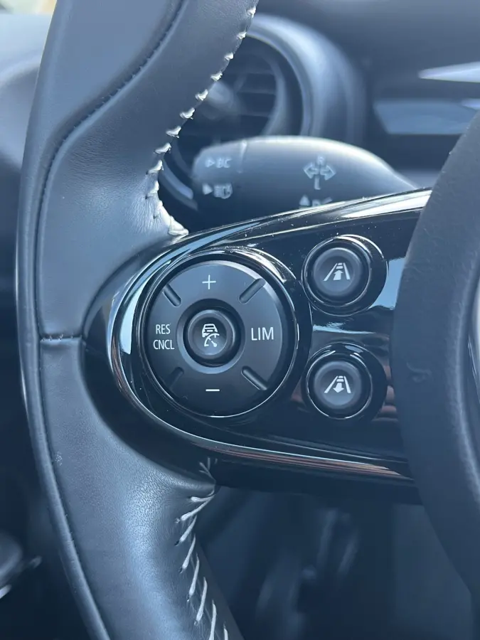 Mini 1.5 60 Years Edition VOL! | AUTOMAAT | HEAD-UP DISPLAY | LEDER | SCHUIF/KANTELDAK | CARPLAY/ANDROID | HARMAN/KARDON | NAVI | ADAPTIVE CRUISE CONTROL | PDC V+A | CLIMATE CONTROL | LMV 17