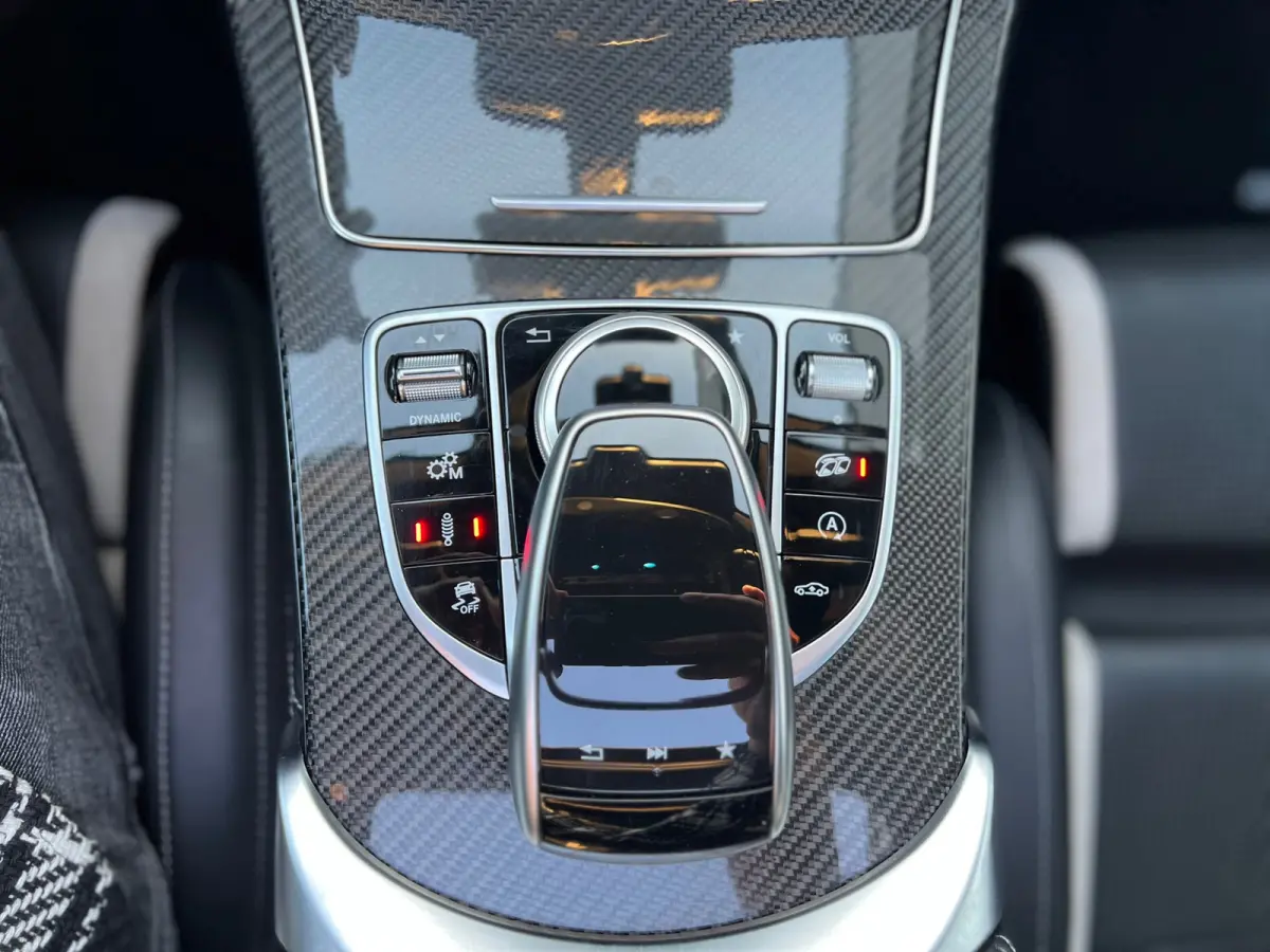 63 AMG S 4MATIC+ / KUIPSTOELEN / KERAMISCH / CARBON / BLACK ON BLACK