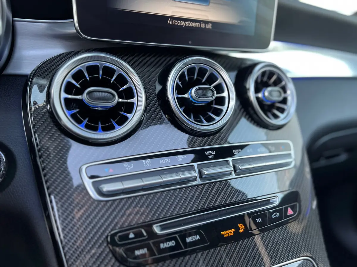 63 AMG S 4MATIC+ / KUIPSTOELEN / KERAMISCH / CARBON / BLACK ON BLACK