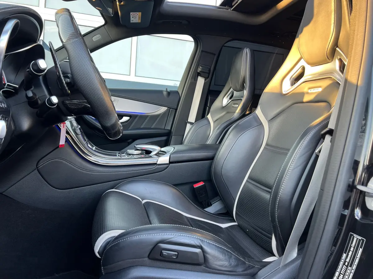63 AMG S 4MATIC+ / KUIPSTOELEN / KERAMISCH / CARBON / BLACK ON BLACK