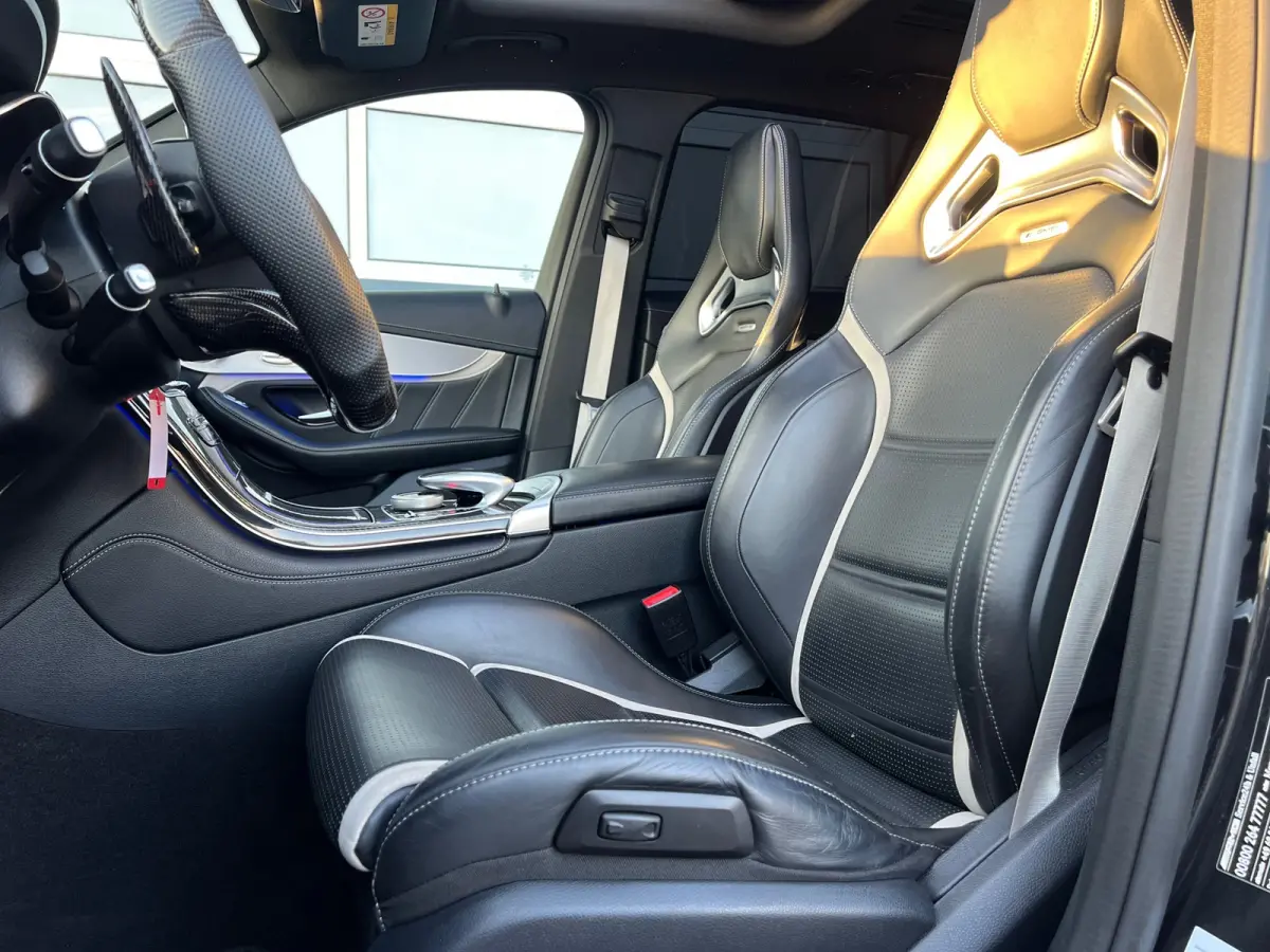 63 AMG S 4MATIC+ / KUIPSTOELEN / KERAMISCH / CARBON / BLACK ON BLACK