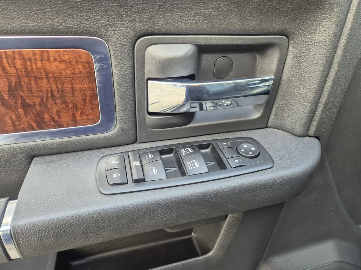 1500 5.7 V8 4x4 Crew Cab Lpg Stoel verwarming-verkoeling Leder Alpine