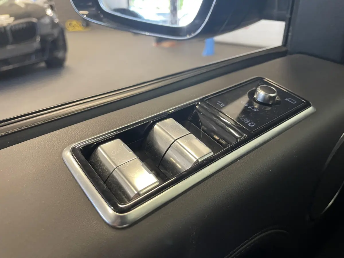 3.0 TDV6 Autobiography Trekhaak Panoramadak Navigatie Apple Carplay/Android Auto Adaptive Cruise Control Camera Parkeersensoren Head-up Display Stoelverwarming en verkoeling Stuurverwarming 