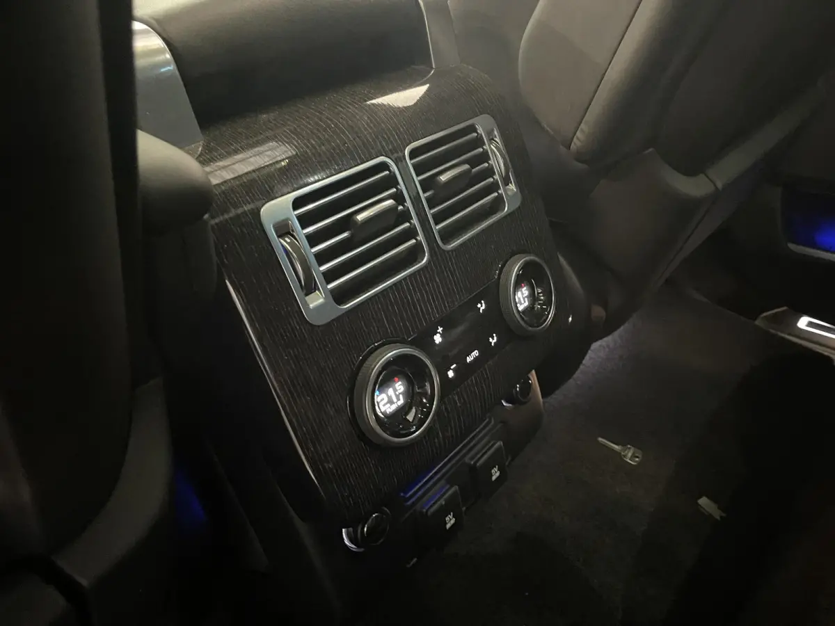3.0 TDV6 Autobiography Trekhaak Panoramadak Navigatie Apple Carplay/Android Auto Adaptive Cruise Control Camera Parkeersensoren Head-up Display Stoelverwarming en verkoeling Stuurverwarming 