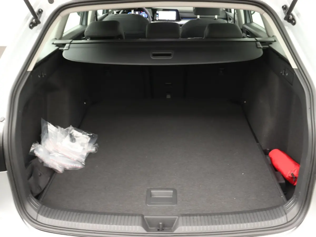 1.5 TSI Life Business 131 PK | Navigatie | Apple Carplay | Trekhaak | Ergo-Active Bestuurdersstoel | Adaptive Cruise Control | Parkeersensoren | Sfeerverlichting |
