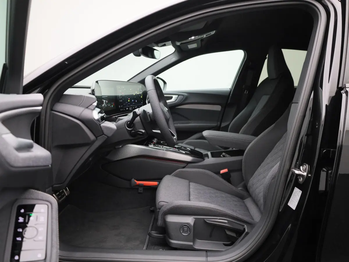Limousine 2.0 quattro S edition | Adaptieve cruise controle | Stoelverwarming | Camera | Getint glas | Zwart optiek |