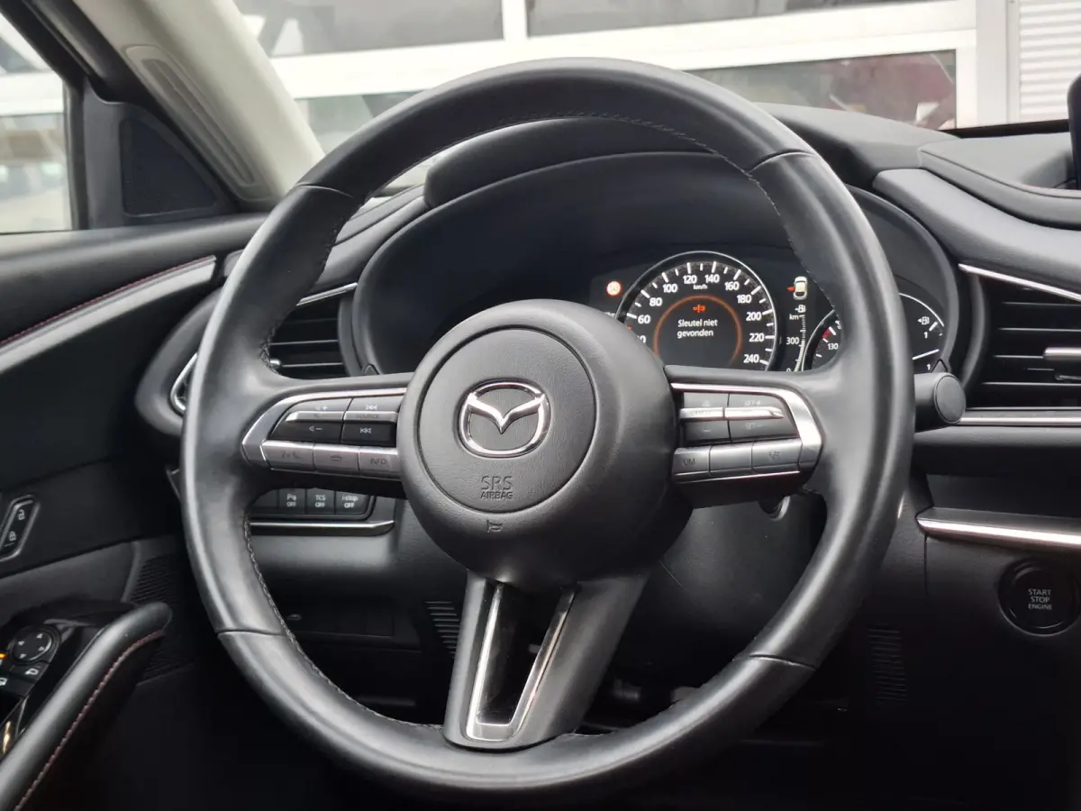 2.0 e-SkyActiv-G M Hybrid Homura | Navigatie/Android/Apple Carplay | Achteruitrij Camera | Voorstoelen Verwarmd | Head-up display | Voorstoelen verwarmd | Cruise Control Adaptief | LM Velgen