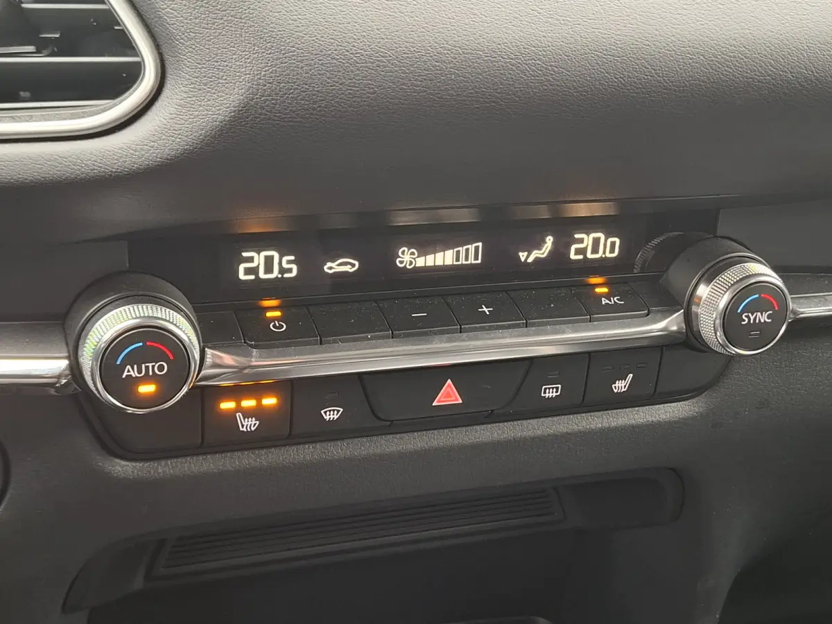 2.0 e-SkyActiv-G M Hybrid Homura | Navigatie/Android/Apple Carplay | Achteruitrij Camera | Voorstoelen Verwarmd | Head-up display | Voorstoelen verwarmd | Cruise Control Adaptief | LM Velgen