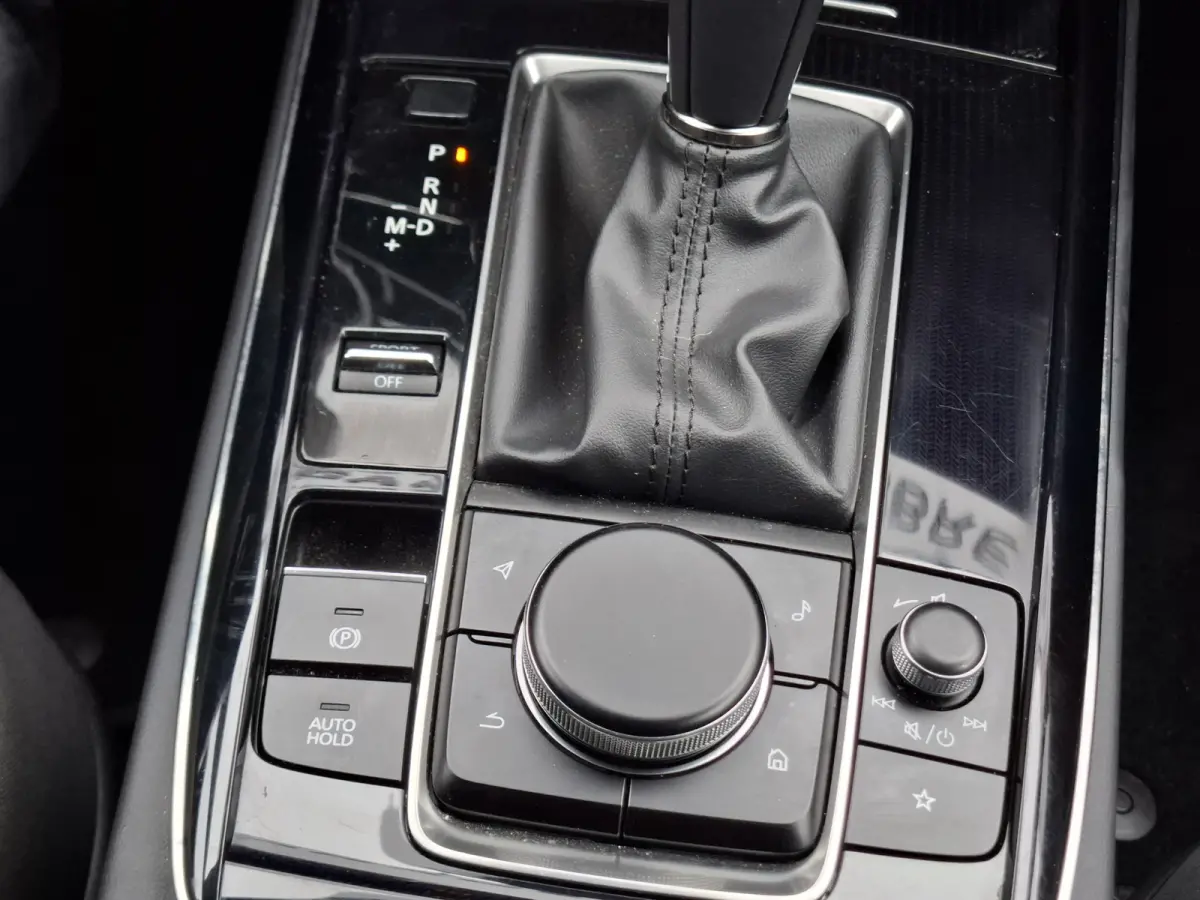 2.0 e-SkyActiv-G M Hybrid Homura | Navigatie/Android/Apple Carplay | Achteruitrij Camera | Voorstoelen Verwarmd | Head-up display | Voorstoelen verwarmd | Cruise Control Adaptief | LM Velgen