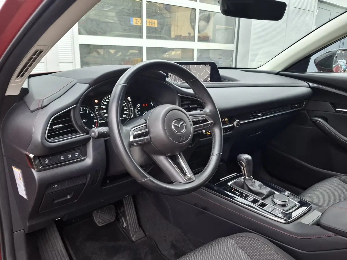 2.0 e-SkyActiv-G M Hybrid Homura | Navigatie/Android/Apple Carplay | Achteruitrij Camera | Voorstoelen Verwarmd | Head-up display | Voorstoelen verwarmd | Cruise Control Adaptief | LM Velgen