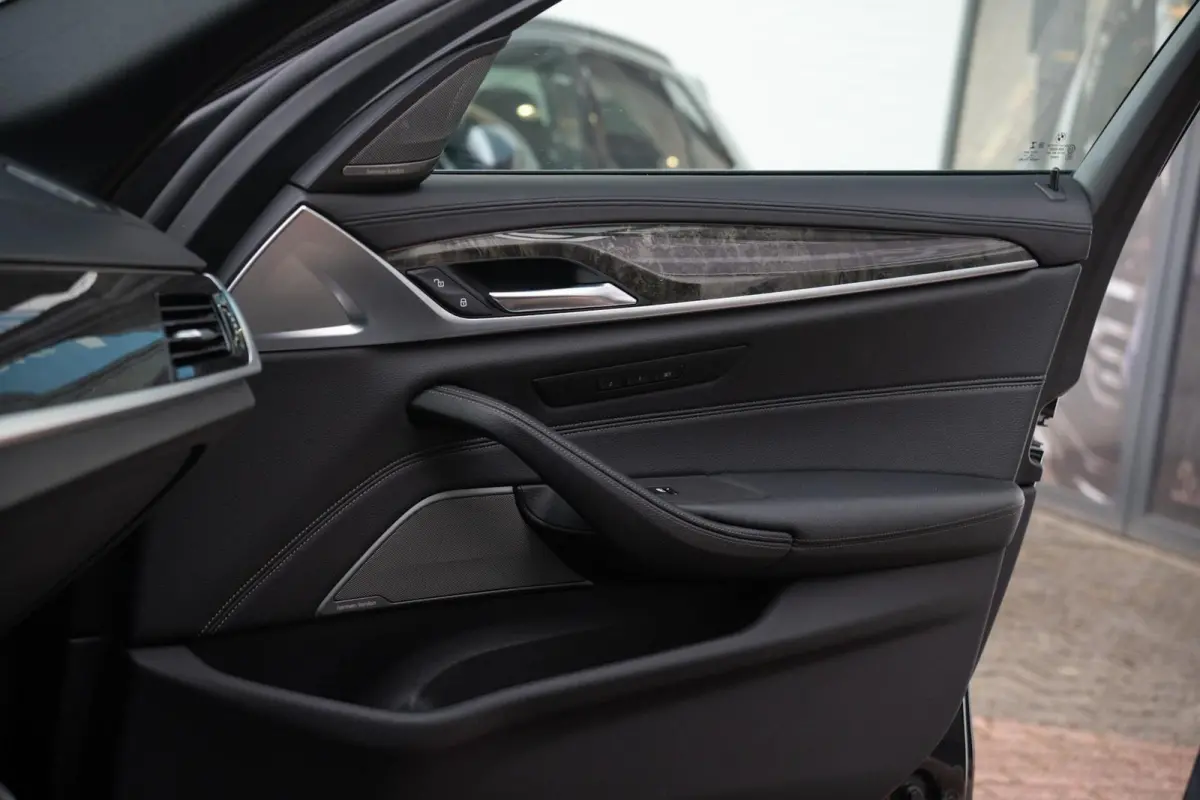 G31 M550d xDrive M-Sport|High Executive|2e Eig|Individual Edition|Trekhaak|4W sturing|Panoramadak|Head Up|Dealer Onderhouden
