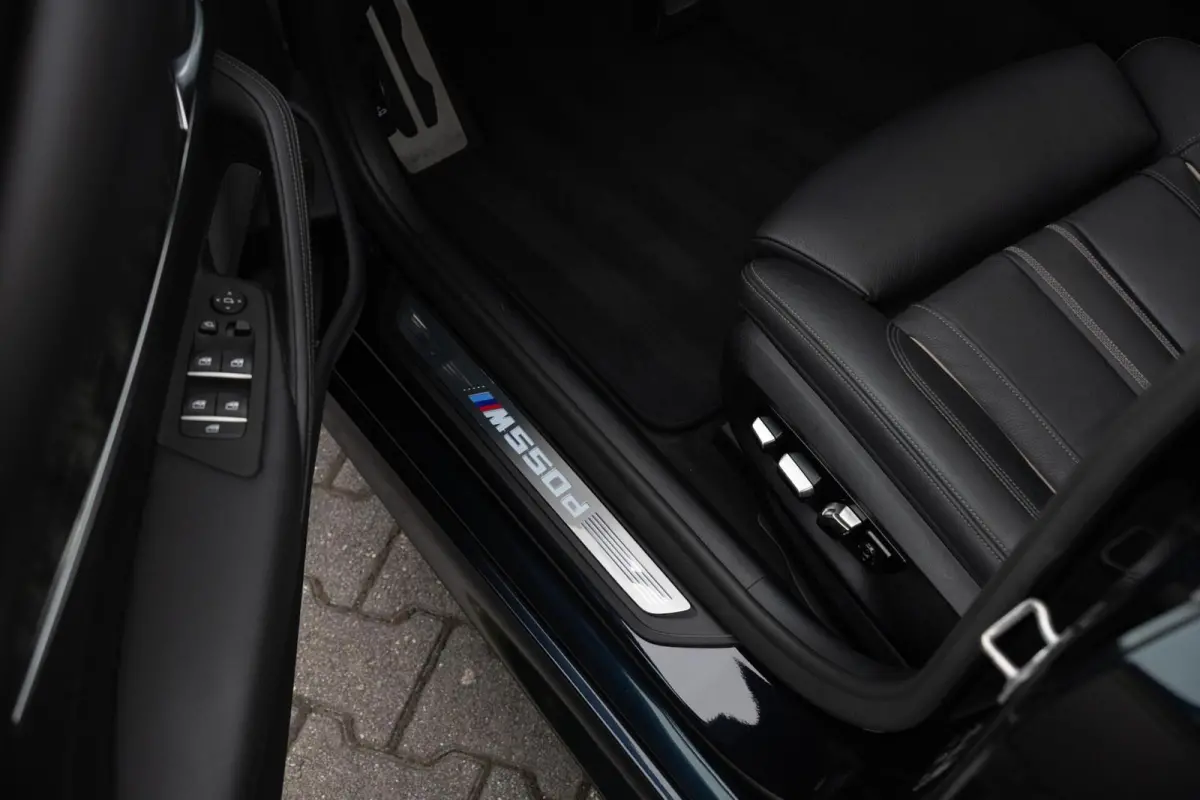 G31 M550d xDrive M-Sport|High Executive|2e Eig|Individual Edition|Trekhaak|4W sturing|Panoramadak|Head Up|Dealer Onderhouden