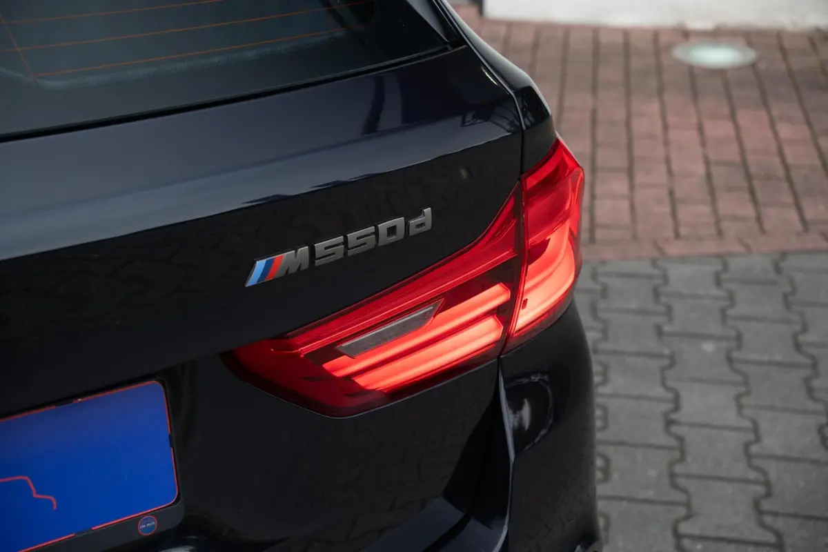 G31 M550d xDrive M-Sport|High Executive|2e Eig|Individual Edition|Trekhaak|4W sturing|Panoramadak|Head Up|Dealer Onderhouden