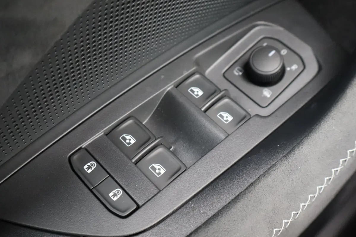 Sportline Business 204PK | Achteruitrijcamera | Crew Protect Assist | Cruise control met speedlimiter