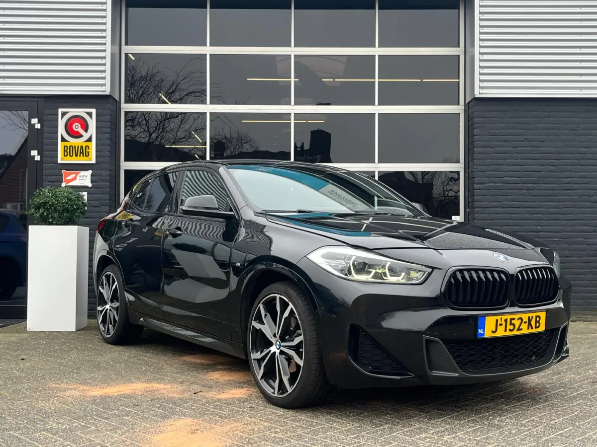 sDrive18i High Executive, M-pakket, Automaat, Cruise, Head-up, Camera, Navi
