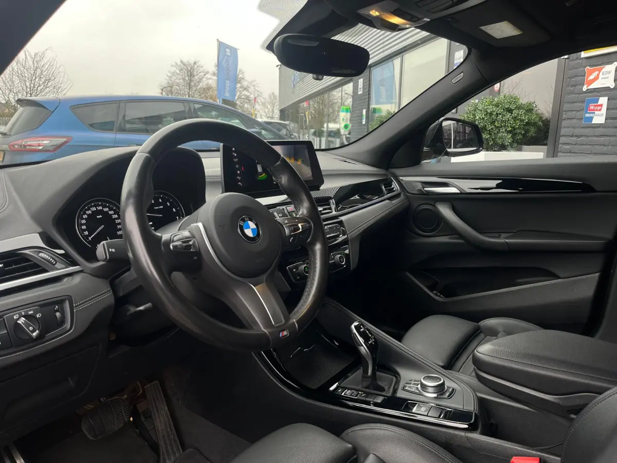sDrive18i High Executive, M-pakket, Automaat, Cruise, Head-up, Camera, Navi