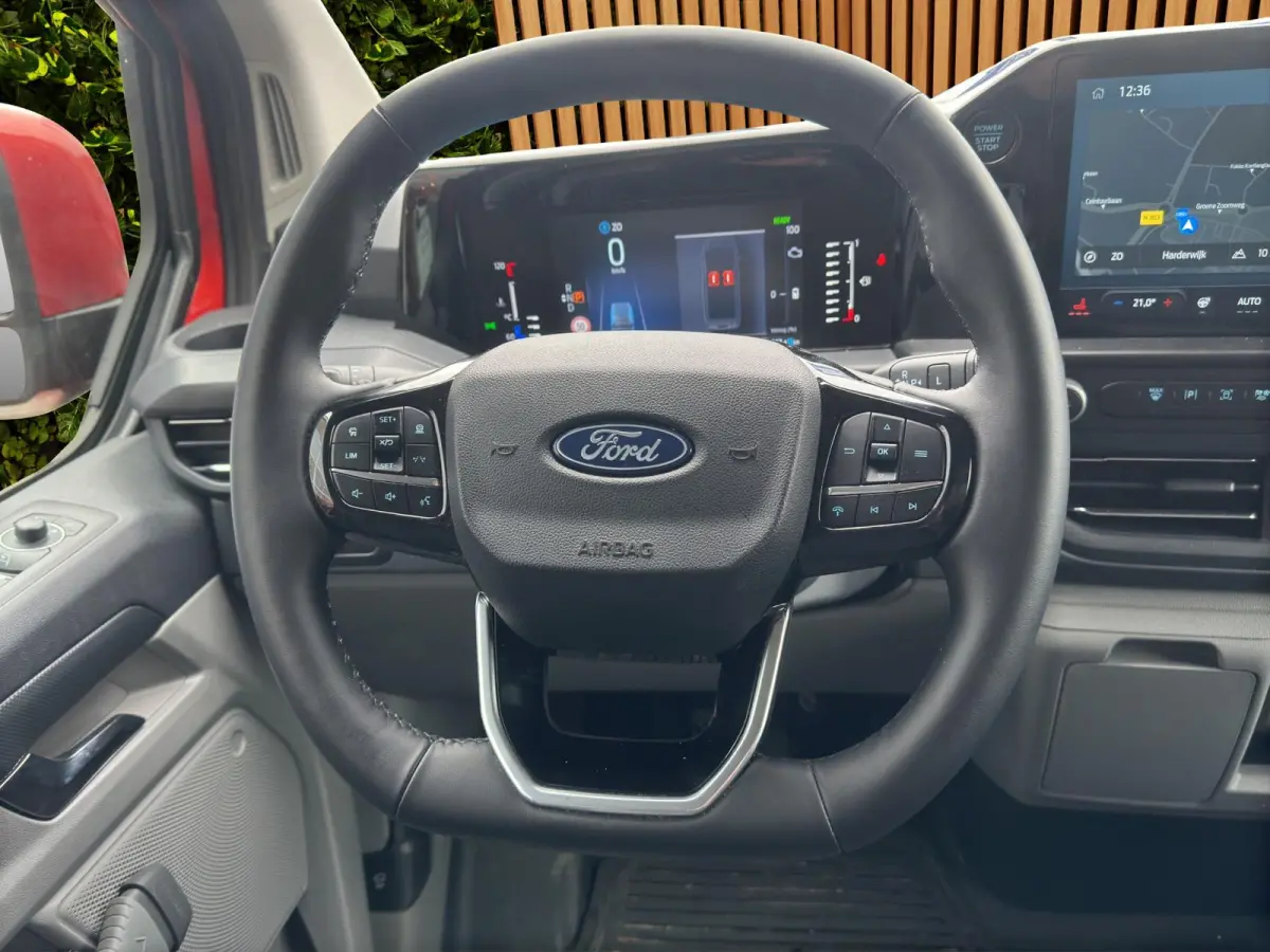 320 2.5 Plug in Hybrid L2H1 Limited | 19'inch LM | Trekhaak inklapbaar | Achteruitrijcamera | Achteruitrijcamera | Airco (automatisch) | Apple Carplay/Android Auto|telefoonintegratie premium