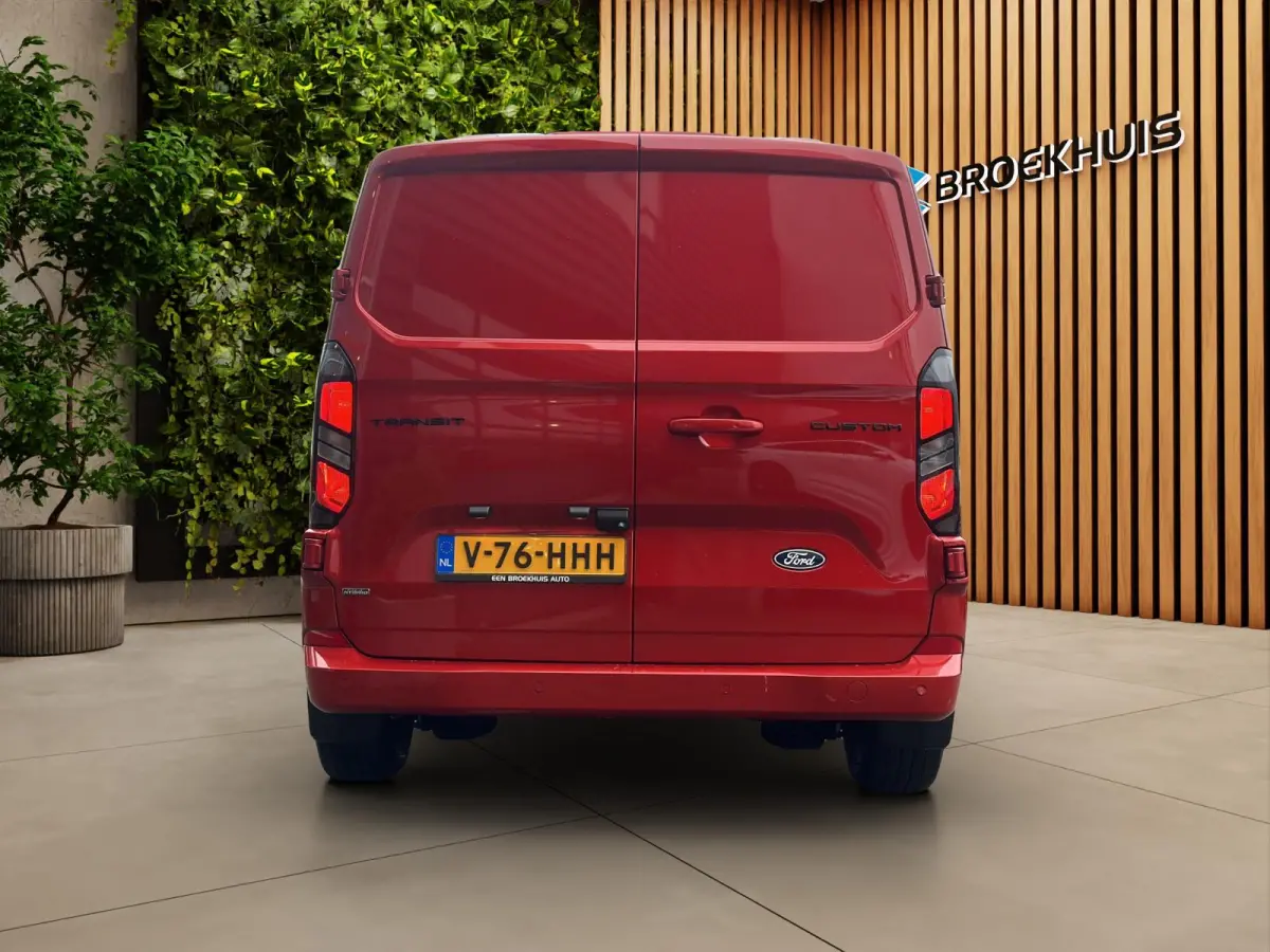 320 2.5 Plug in Hybrid L2H1 Limited | 19'inch LM | Trekhaak inklapbaar | Achteruitrijcamera | Achteruitrijcamera | Airco (automatisch) | Apple Carplay/Android Auto|telefoonintegratie premium