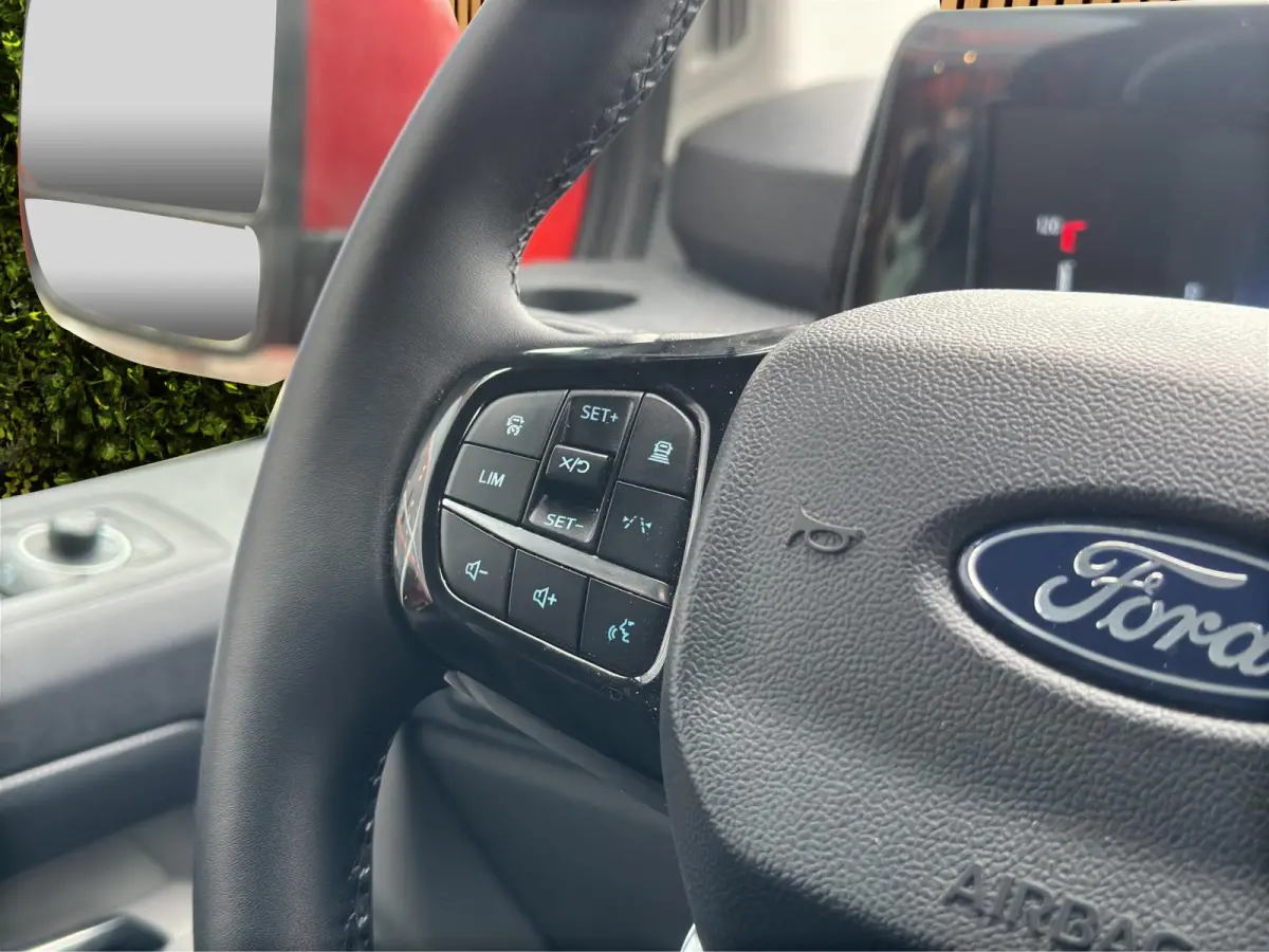 320 2.5 Plug in Hybrid L2H1 Limited | 19'inch LM | Trekhaak inklapbaar | Achteruitrijcamera | Achteruitrijcamera | Airco (automatisch) | Apple Carplay/Android Auto|telefoonintegratie premium