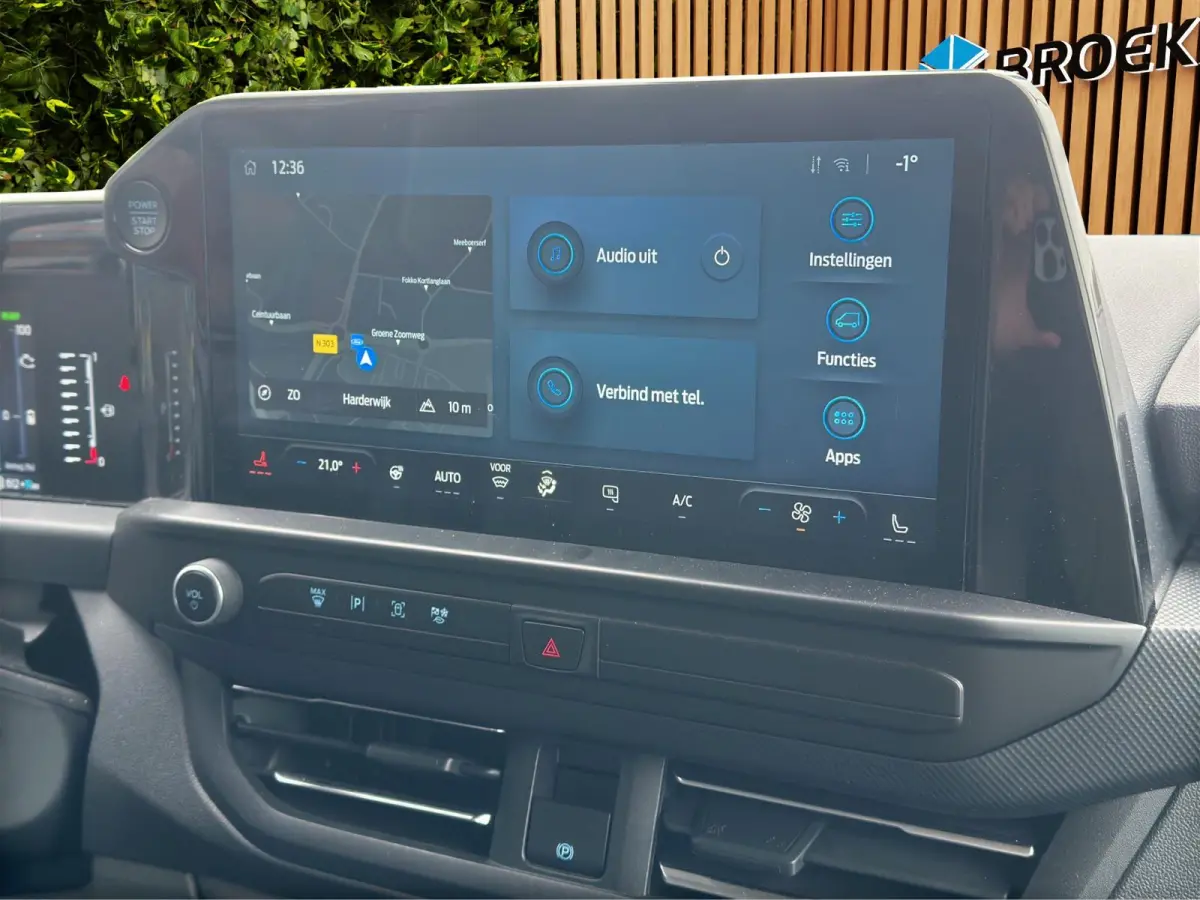 320 2.5 Plug in Hybrid L2H1 Limited | 19'inch LM | Trekhaak inklapbaar | Achteruitrijcamera | Achteruitrijcamera | Airco (automatisch) | Apple Carplay/Android Auto|telefoonintegratie premium
