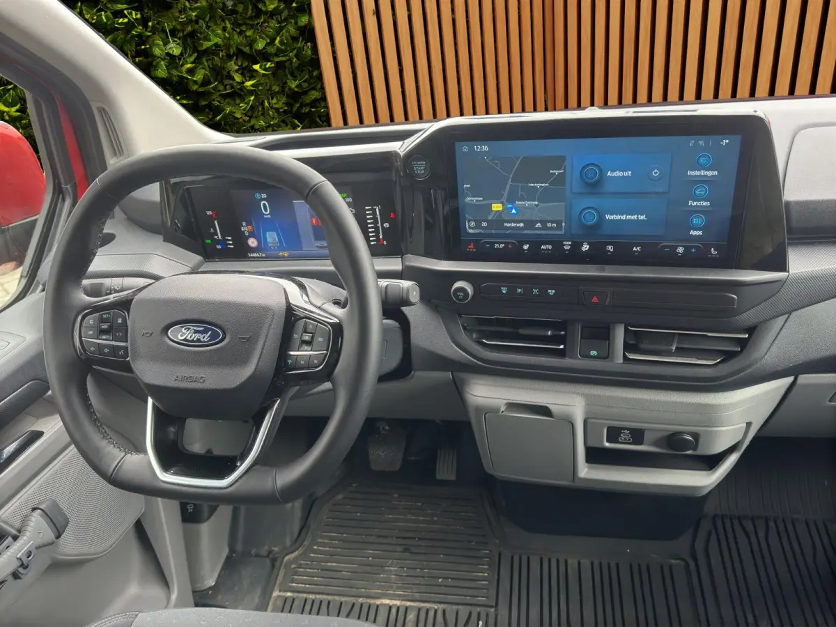 320 2.5 Plug in Hybrid L2H1 Limited | 19'inch LM | Trekhaak inklapbaar | Achteruitrijcamera | Achteruitrijcamera | Airco (automatisch) | Apple Carplay/Android Auto|telefoonintegratie premium