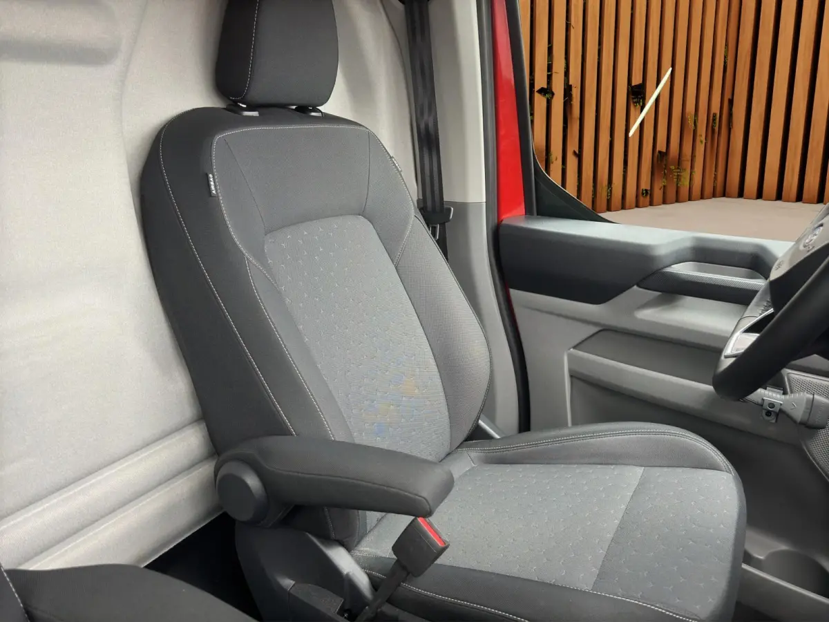 320 2.5 Plug in Hybrid L2H1 Limited | 19'inch LM | Trekhaak inklapbaar | Achteruitrijcamera | Achteruitrijcamera | Airco (automatisch) | Apple Carplay/Android Auto|telefoonintegratie premium