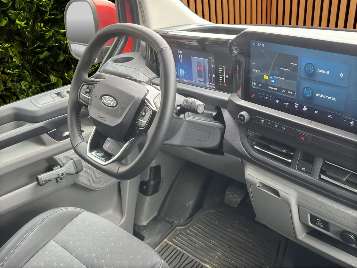 320 2.5 Plug in Hybrid L2H1 Limited | 19'inch LM | Trekhaak inklapbaar | Achteruitrijcamera | Achteruitrijcamera | Airco (automatisch) | Apple Carplay/Android Auto|telefoonintegratie premium