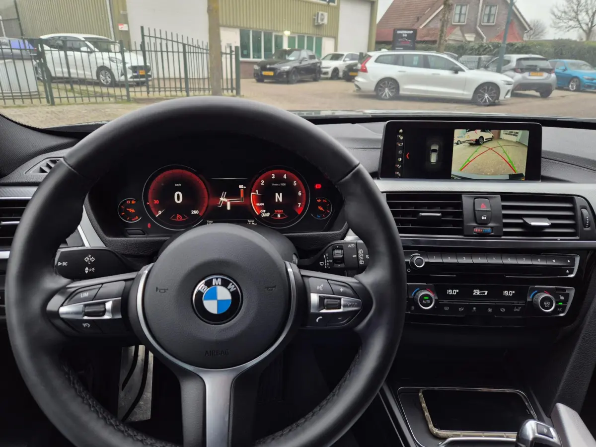 F31 M Sport Apple CarPlay 6WB virtual dash Breedset NAP NL 318i M Sport Edition