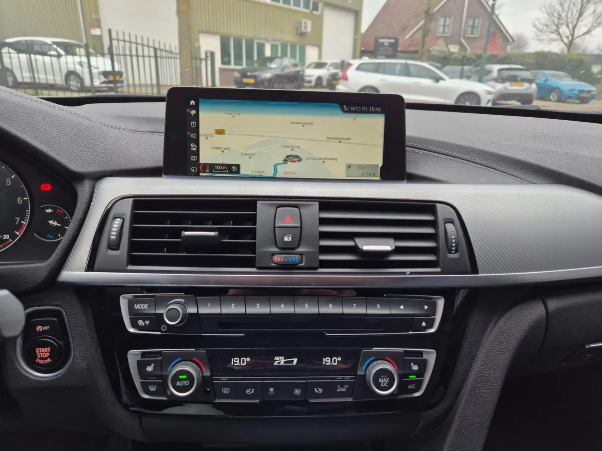 F31 M Sport Apple CarPlay 6WB virtual dash Breedset NAP NL 318i M Sport Edition