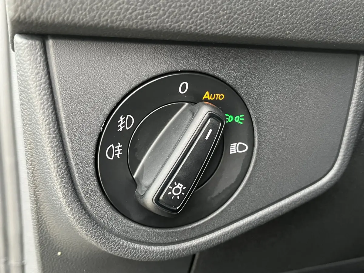 1.0 TSI 95PK R-Line Business | Adaptive Cruise | Draadloze Apple CarPlay | IQ Light | Stoelverwarming |