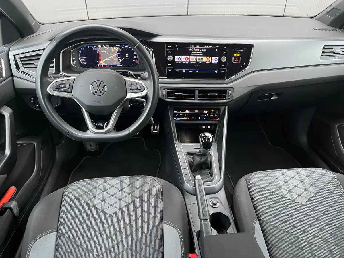 1.0 TSI 95PK R-Line Business | Adaptive Cruise | Draadloze Apple CarPlay | IQ Light | Stoelverwarming |