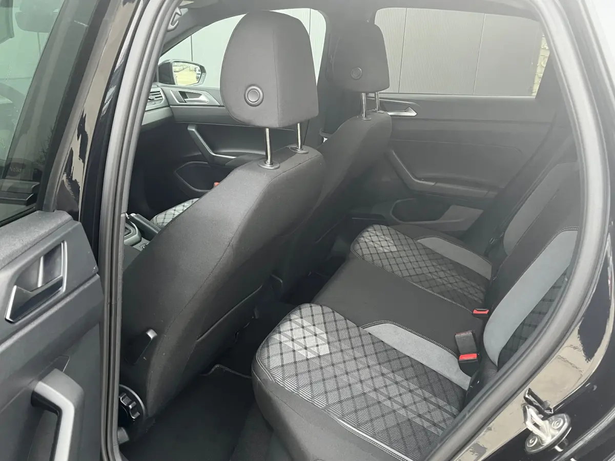 1.0 TSI 95PK R-Line Business | Adaptive Cruise | Draadloze Apple CarPlay | IQ Light | Stoelverwarming |