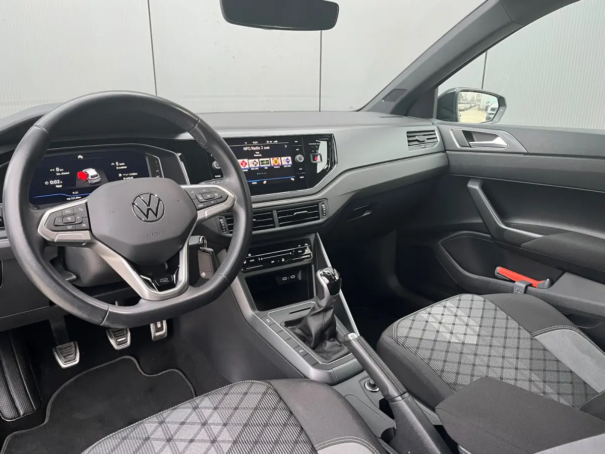 1.0 TSI 95PK R-Line Business | Adaptive Cruise | Draadloze Apple CarPlay | IQ Light | Stoelverwarming |