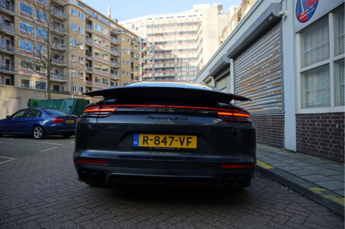 4.0 GTS V8 BiTurbo | Sport Chrono | Luchtvering | Panoramadak | Adaptive + Lane | 4x Memory Verwarming Koeling | Soft close | Sfeerverlichting | Nieuwprijs ca € 226.000,-