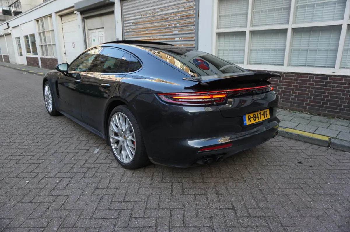 4.0 GTS V8 BiTurbo | Sport Chrono | Luchtvering | Panoramadak | Adaptive + Lane | 4x Memory Verwarming Koeling | Soft close | Sfeerverlichting | Nieuwprijs ca € 226.000,-