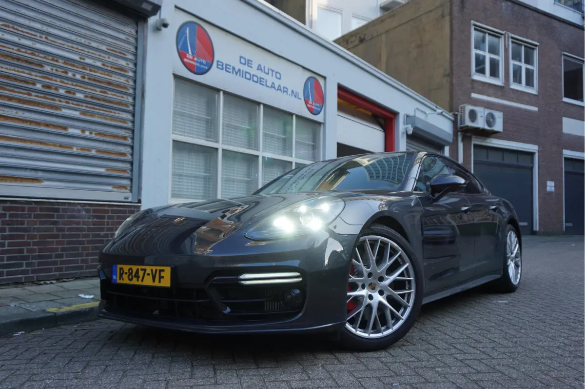 4.0 GTS V8 BiTurbo | Sport Chrono | Luchtvering | Panoramadak | Adaptive + Lane | 4x Memory Verwarming Koeling | Soft close | Sfeerverlichting | Nieuwprijs ca € 226.000,-